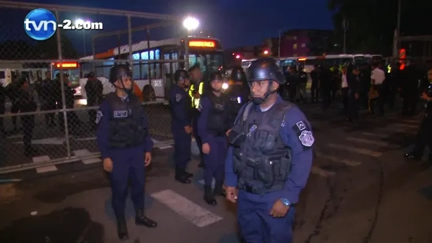 Conductores de metro bus levantan el paro