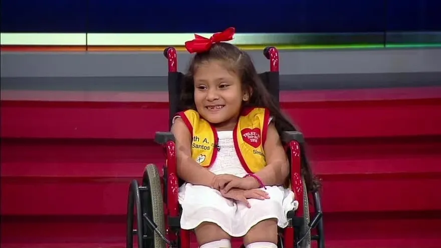 Niña símbolo invita a participar en la Teletón 20-30