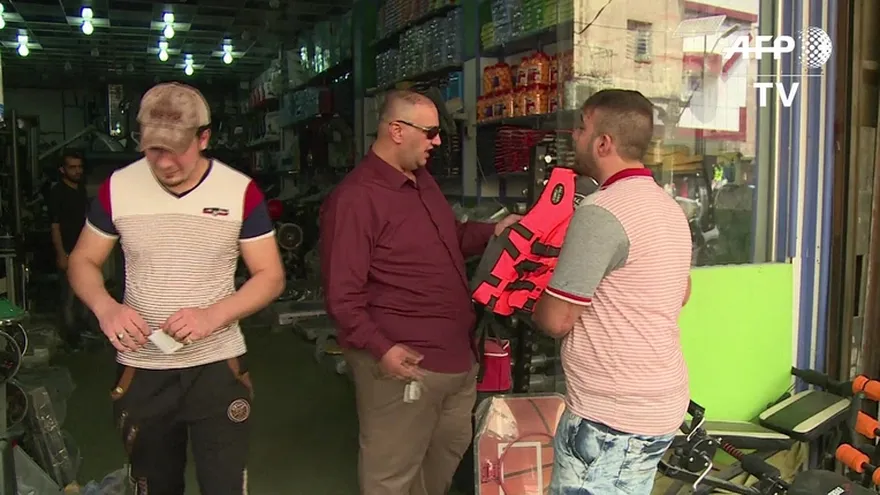 Chalecos salvavidas y clases de natación para viajar a Europa