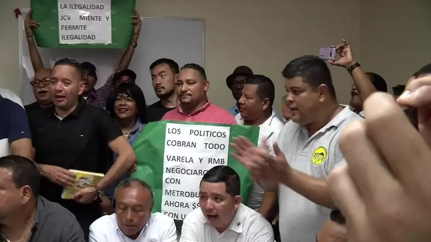 Transportistas siguen su lucha contra Uber