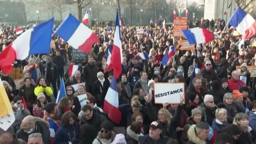 AFP denunciará agresión a sus periodistas en protesta contra pase de vacunación