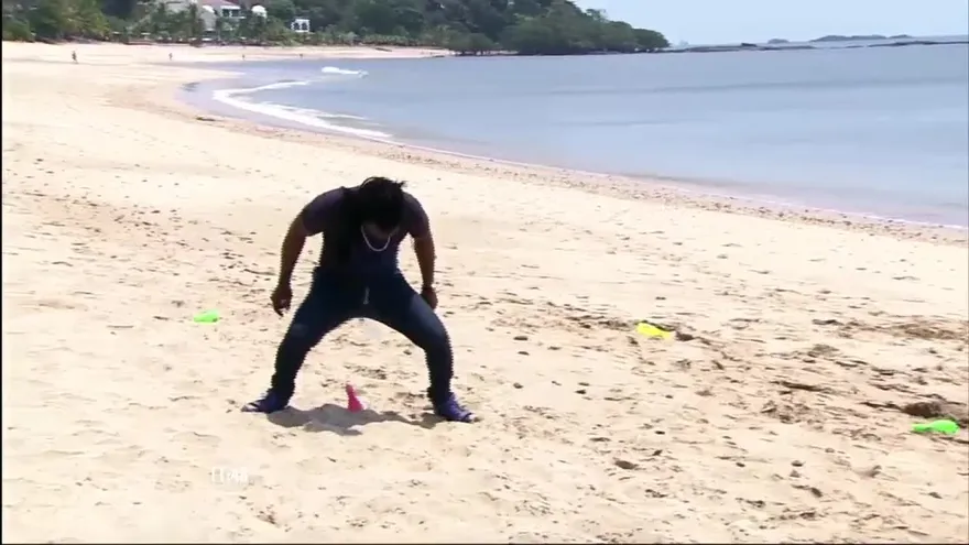 Nuestros presentadores cumplen su reto al enfrentarse a un circuito playero