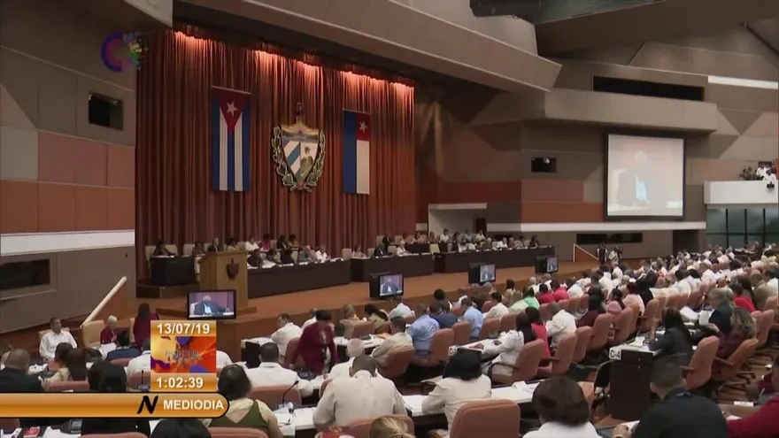 Cuba aprueba ley para volver a tener presidente de la República y primer ministro