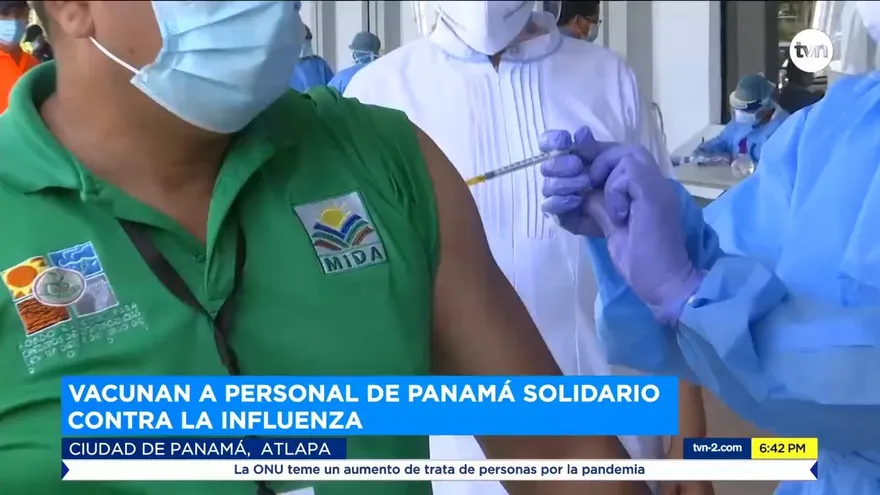 Vacunan a personal de Panamá Solidario contra la influenza