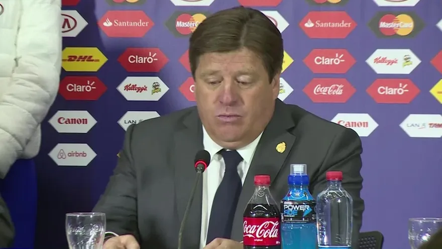 Destituyen al “Piojo” Herrera por agredir a periodista