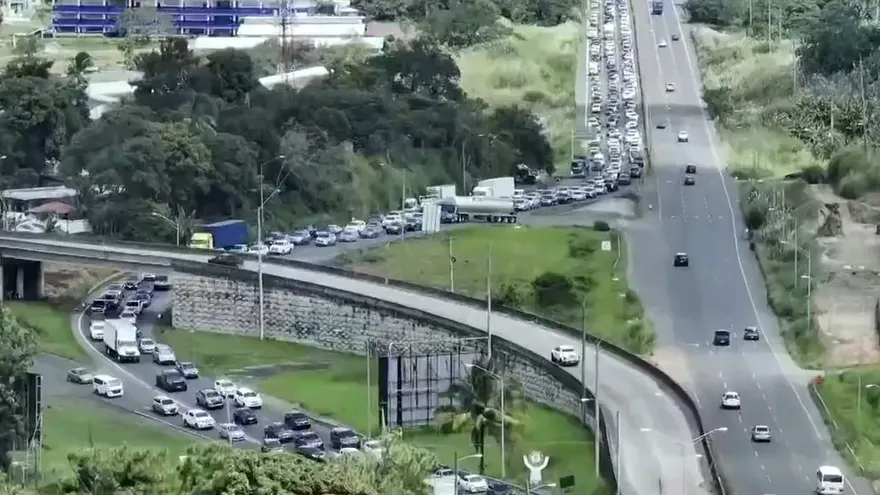 Consejos de seguridad para personas que viajan al interior por Navidad