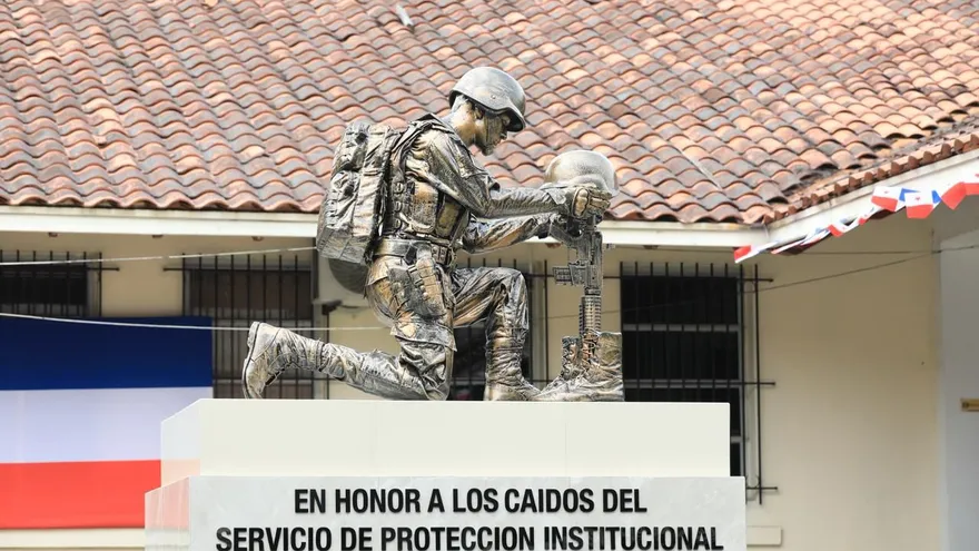 Develan monumento en honor a oficiales del SPI caídos en cumplimiento del deber