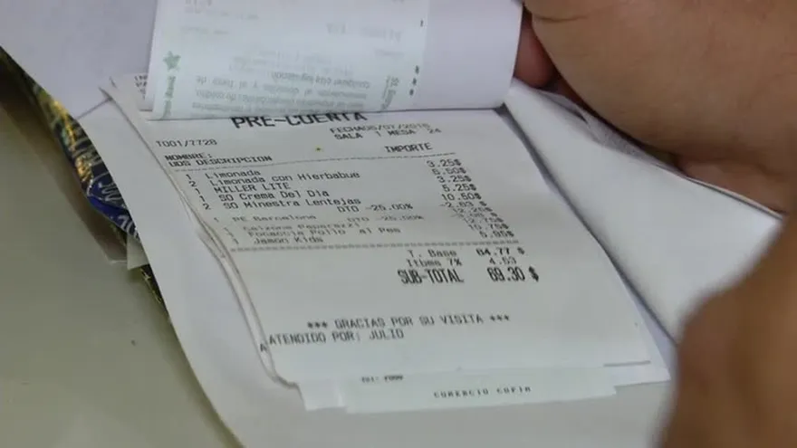 El debate por la inclusión de la propina en los restaurantes