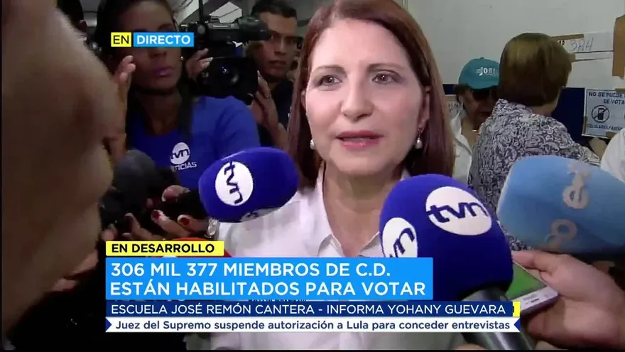 Marta de Martinelli acude a votar en elecciones primarias de CD