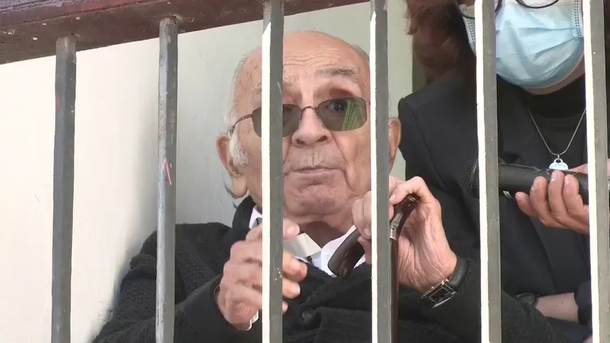 Brines celebra el Cervantes y haber logrado con su poesía 'un canto diverso'