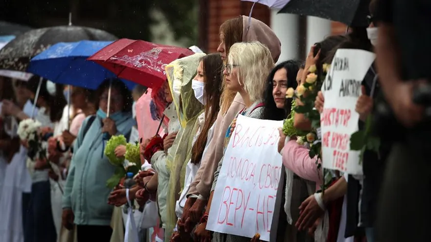 Protesta este jueves por los resultados electorales en la capital de Bielorrusia, Minks.