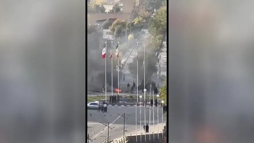 Fuerzas de seguridad disparan a manifestantes en Irán tras homenaje a Mahsa Amini