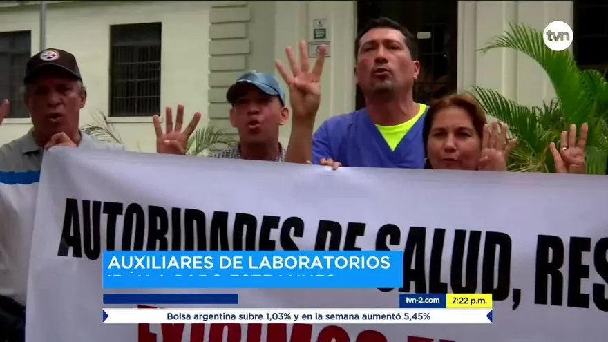 Asistentes de técnicos de laboratorio mantienen llamado a paro