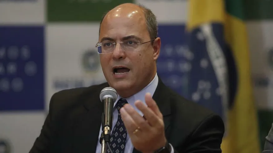 El gobernador del estado de Río de Janeiro, Wilson Witzel, durante conferencia de prensa este lunes en el Palácio Guanabara en la ciudad de Río de Janeiro (Brasil).