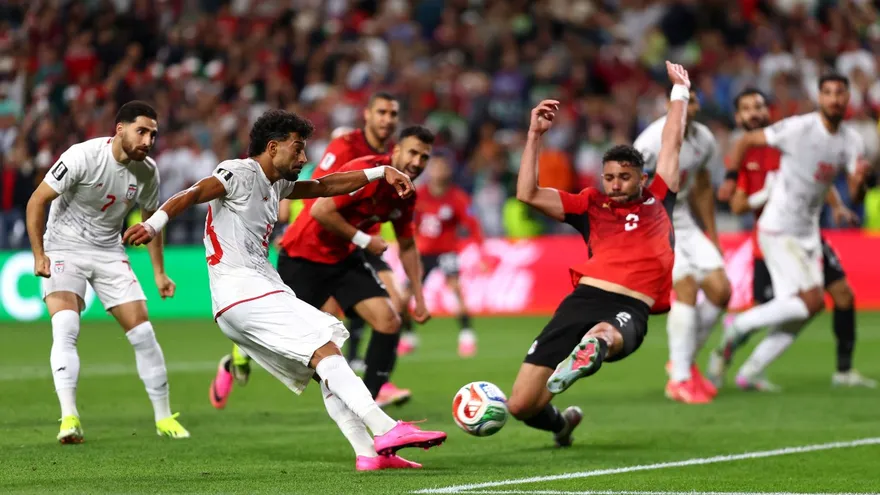 Acción del partido entre Egipto e Irán en la fase del grupos del Mundial 2026