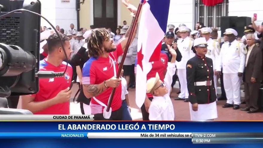 Román Torres desfila junto a bandas independientes
