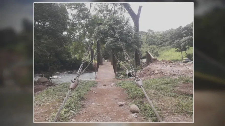 Docentes de la comarca Ngäbe Buglé piden construcción de puentes zarzos