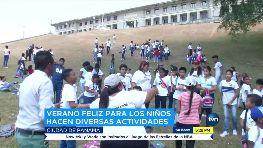 Niños disfrutan del Verano Feliz