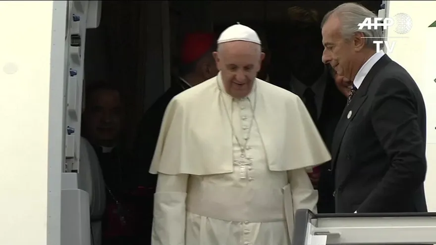 Papa Francisco arribó a Cuba