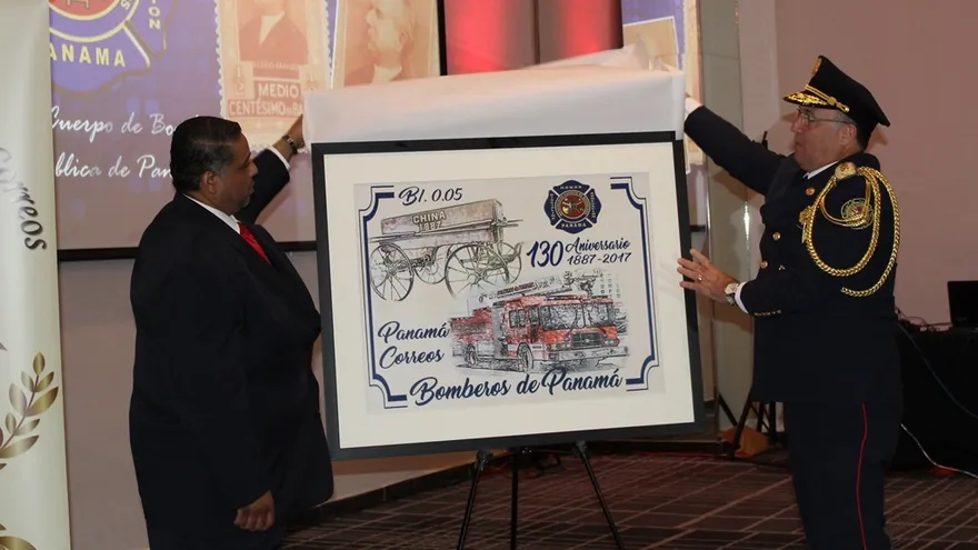 Dirección de Correos y Telégrafos presenta emisión postal conmemorativa al Cuerpo de Bomberos