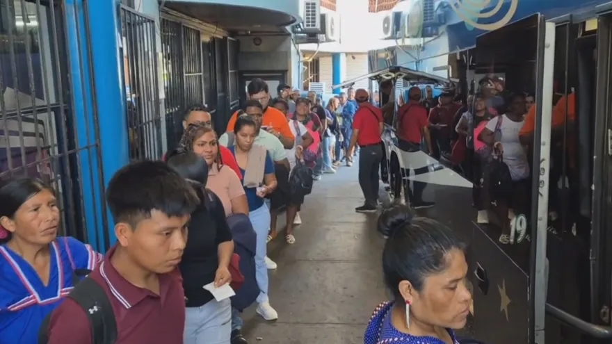 Terminal de transporte de Chiriquí se llena de viajeros que adelantan su regreso
