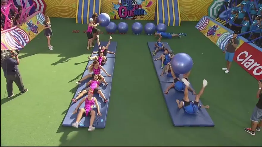 Las Curvas lideraron el juego De Pies A Cabeza