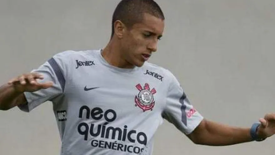 Roma anuncia fichaje del brasileño Marquinhos