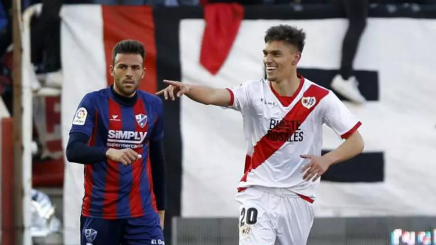 Velázquez: "Quiero disfrutar de jugar en Primera y que el Rayo se mantenga" | Agencias