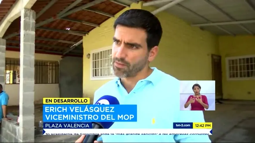 Sinaproc rescata a canino que cayó en alcantarilla obstruida en Plaza Valencia