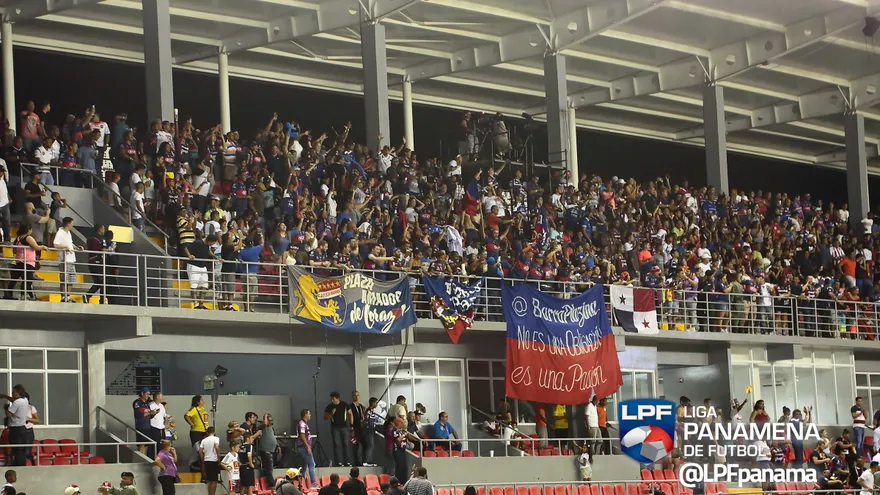 Al derbi del pueblo asistieron 2574 aficionados. Foto/LPF