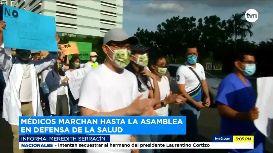 Estudiantes de medicinas marchan a la Asamblea Nacional