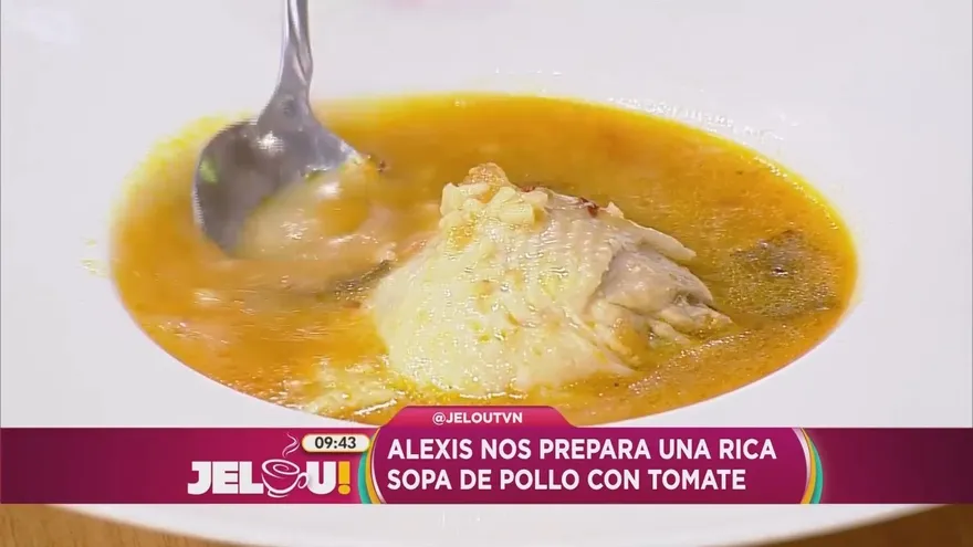 Alexis nos prepara una rica sopa de pollo con tomate