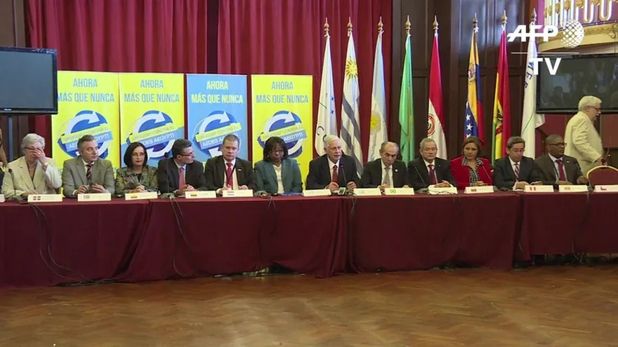 Ministros de salud latinoamericanos reunidos por el Zika