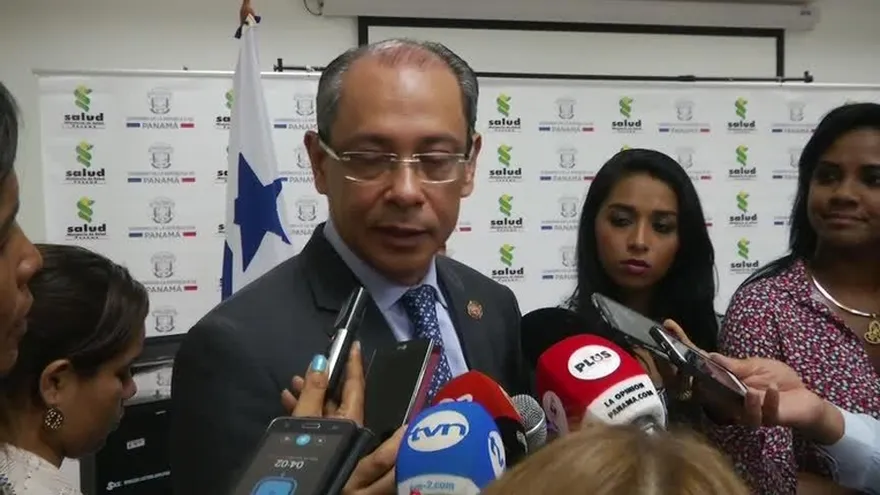 Investigan posible red detrás de falsos médicos