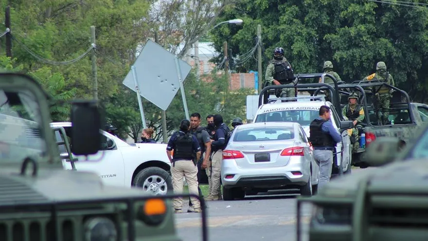 Según informaron medios locales, el Marro fue trasladado la noche del lunes en medio de un gran operativo policial desde la sede de la Fiscalía General del Estado de Guanajuato hasta el penal, donde esperará hasta comparecer ante el juez