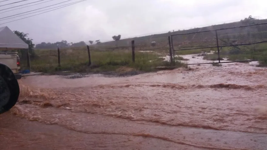 Inundación en Las Paredes de la 24 de Diciembre
