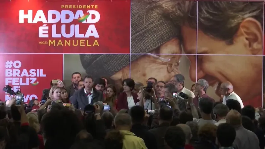 Bolsonaro queda a un paso de la Presidencia y va a segunda vuelta con Fernando Haddad