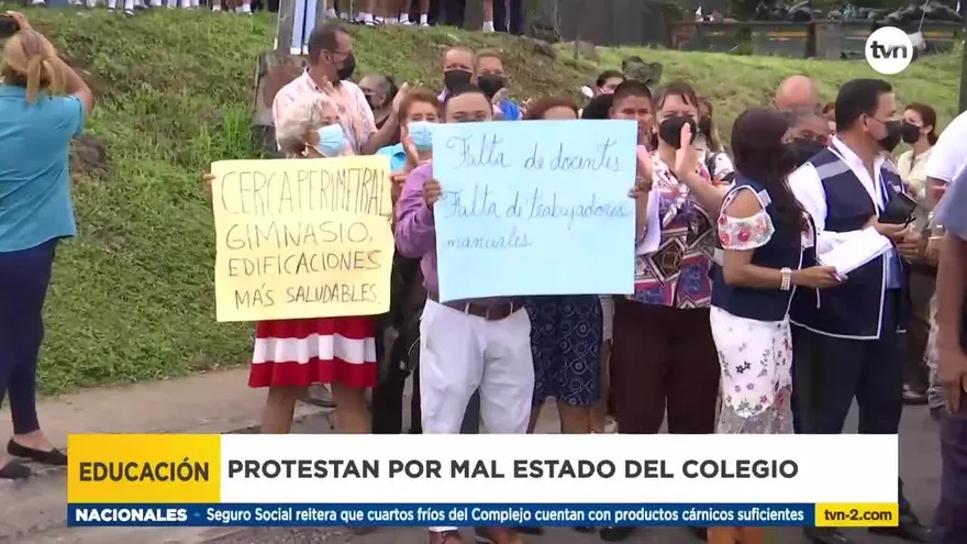 Mal estado de Colegio Monseñor Francisco Beckman genera protesta
