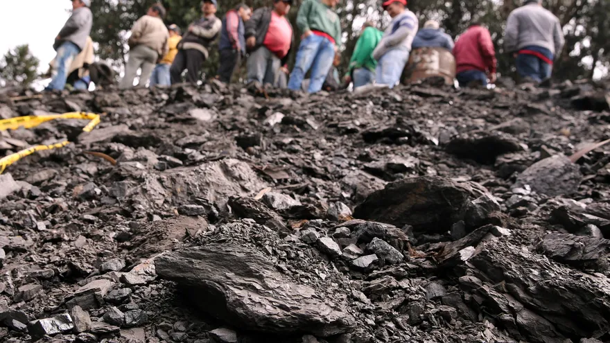 Al menos cuatro personas quedaron hoy atrapadas en una mina ubicada en una zona rural de la ciudad colombiana de Cúcuta