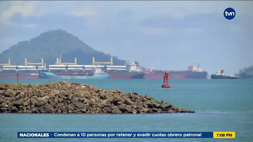 Playas de Taboga se tiñen de negro tras derrame
