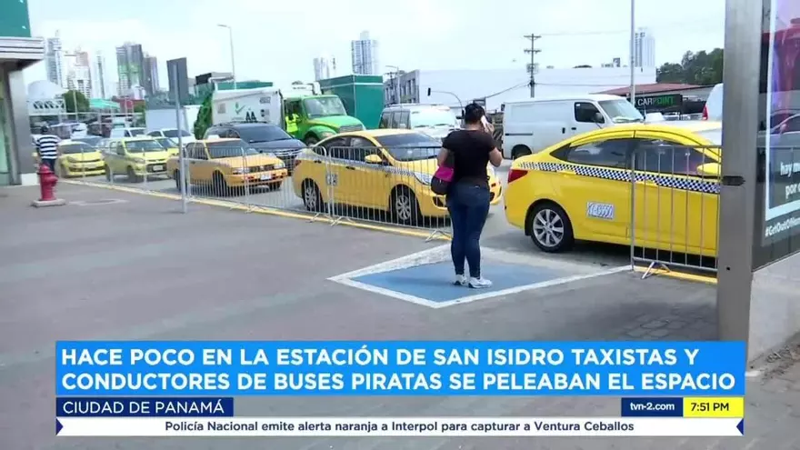 Toman medidas contra los taxistas que hacen piquera en las estaciones del metro