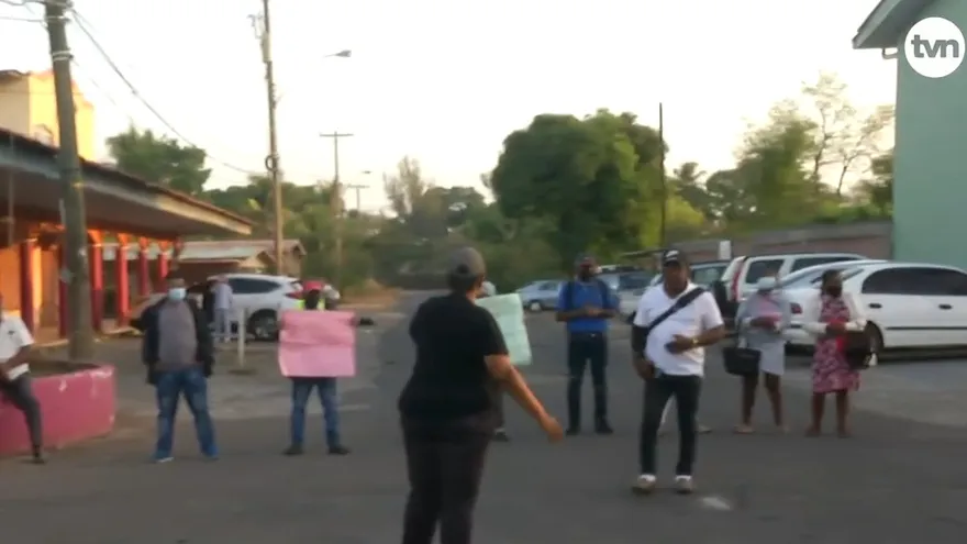 Pacientes con insuficiencia renal protestan en Aguadulce