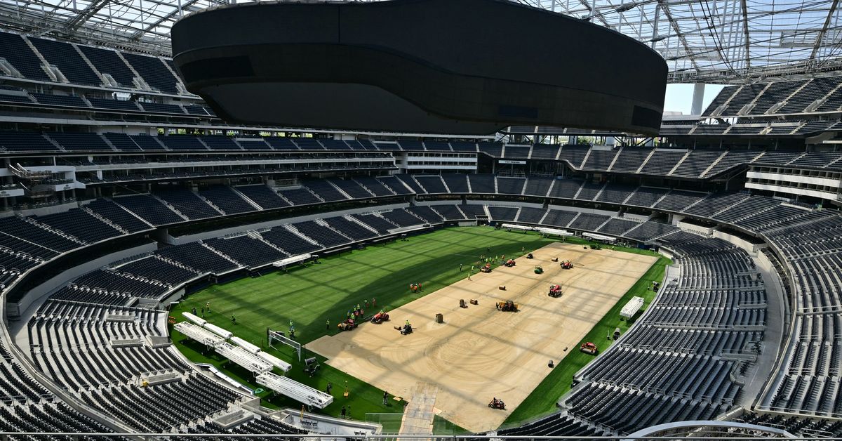 Mundial 2026: El SoFi Stadium se somete a un lavado de cara con retirada de asientos e instalación de césped natural