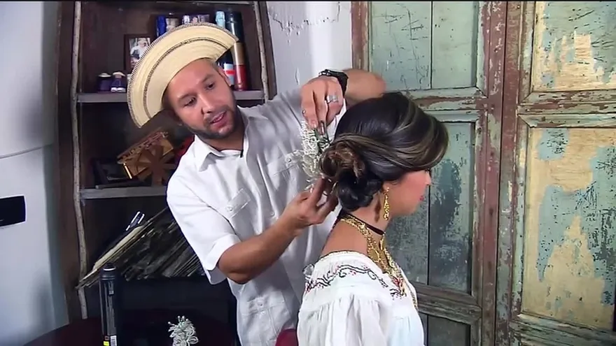 Peinados con tembleques para vestidos estilizados