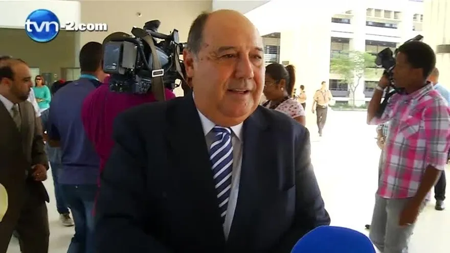 Afú recibe credencial de diputado