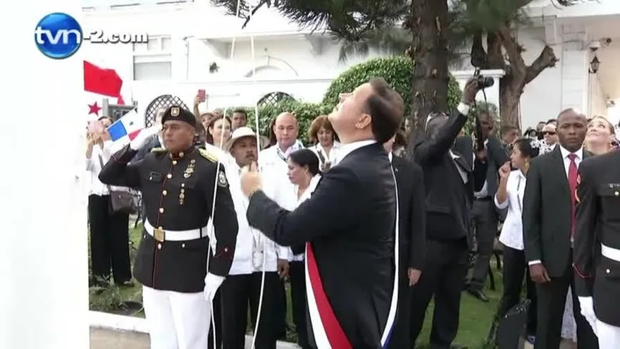 Presidente Varela iza pabellón nacional