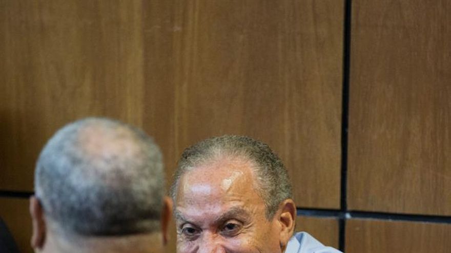 El empresario Ángel Rondón (d), representante comercial de Odebrecht en República Dominicana, durante una audiencia del caso Odebrecht, este martes 6 de junio de 2017, en Santo Domingo (República Dominicana).