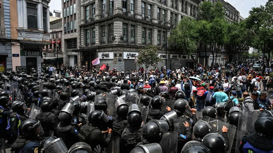 Mundial 2026| Policía mexicana protege zona de 'fan fest' ante protesta de maestros