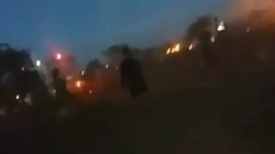 Avión de carga se precipita y explota en Colombia