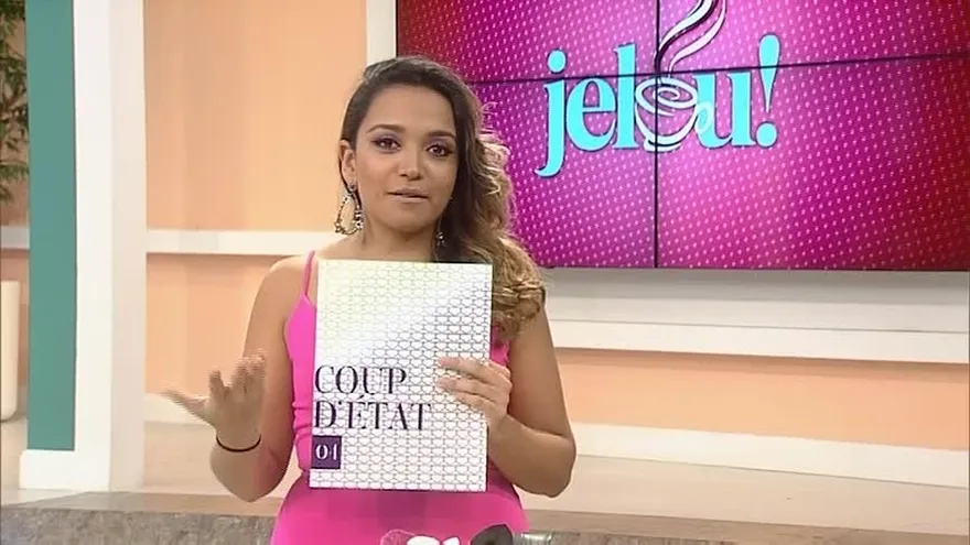 Alexa posa para el lente de la nueva revista "Coup D'état"